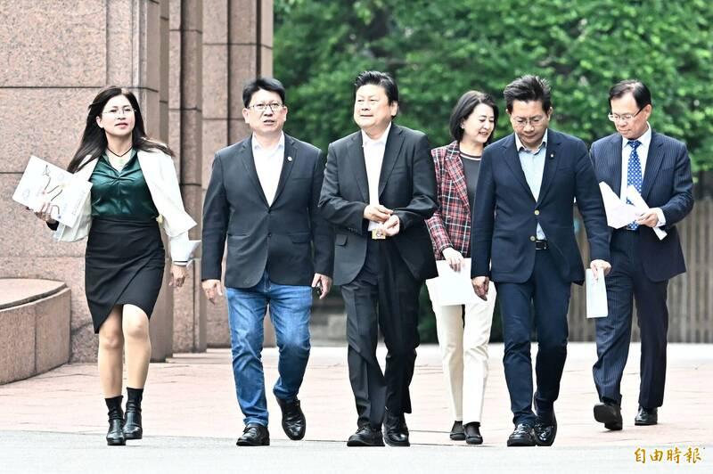 明年度中央政府總預算卡關多時,今天立法院和行政院達成共識,明天終於可以交付委員會審查。(記者陳志曲攝)