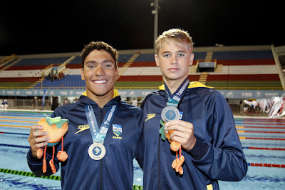 Stephan Steverink e Gustavo Kanzler também subiram ao pódio (Foto: Satiro Sodré/SSPress/CBDA)