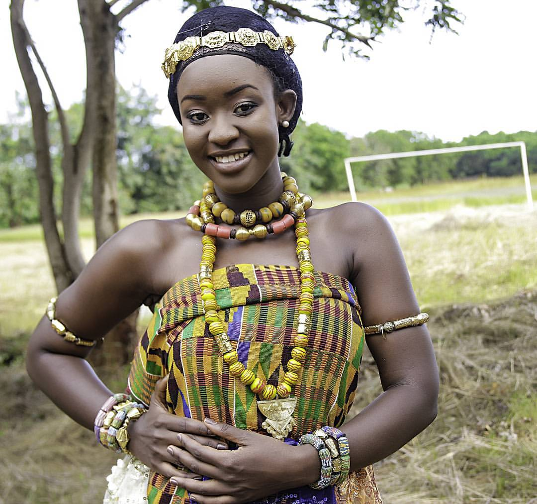 Ghanaian beauty standards: image of a typical Ashanti woman representing traditional beauty standards