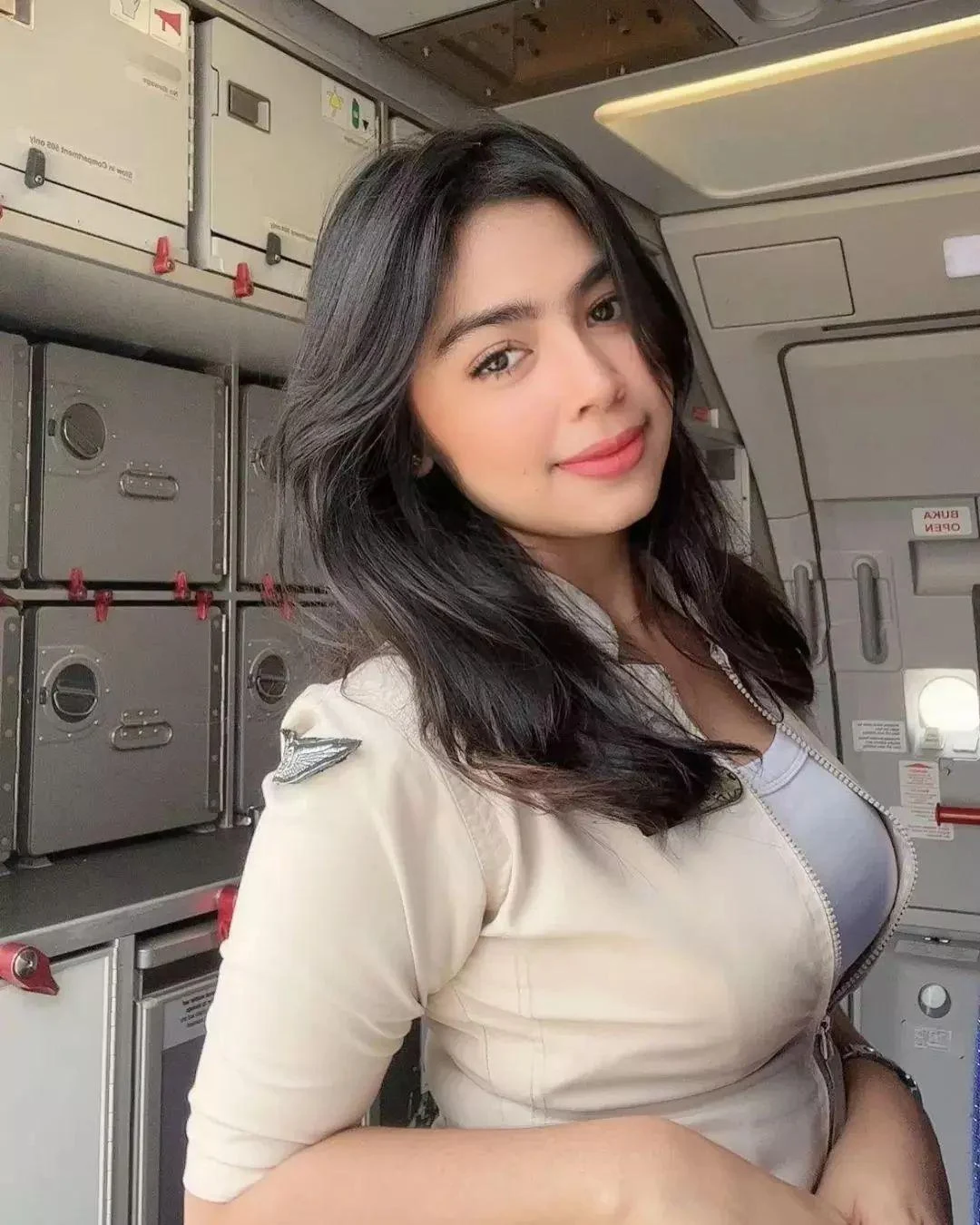 Wanita Seksi yang Membuat Dunia Berputar, wanita seksi, dunia berputar, cewek menggoda
