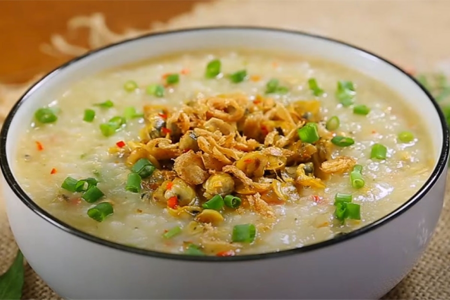  In the cool weather, enjoying a bowl of hot, fatty Au Tau porridge is truly wonderful