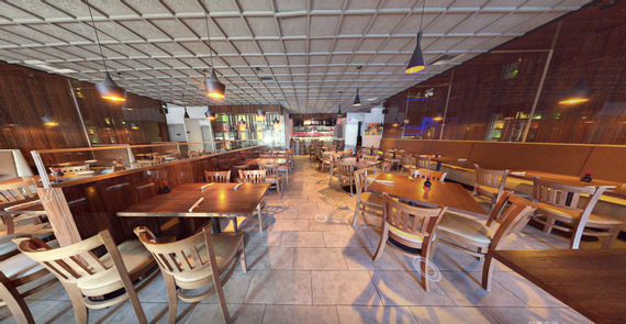 Visual panorama of the restaurant interior