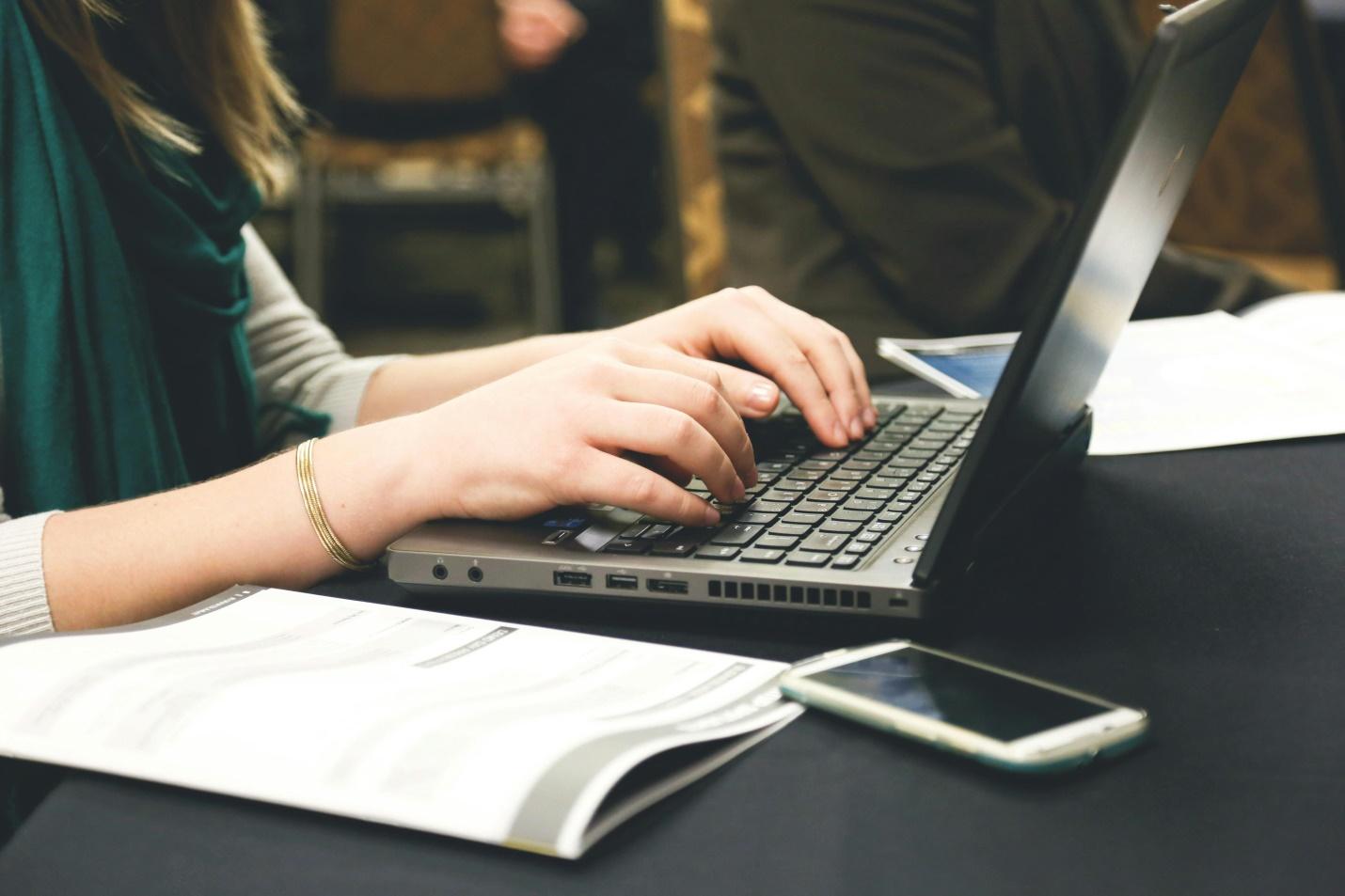 C:\Users\LENOVO\Downloads\pexels-startup-stock-photos-7112.jpg