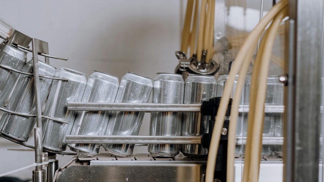 conveyor otomatis produk minuman kaleng