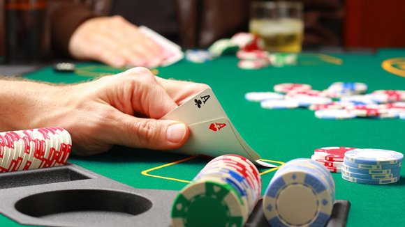 Chiến thuật Poker Fun88 – Bí kíp đánh bại bàn chơi, gom hết tiền về túi