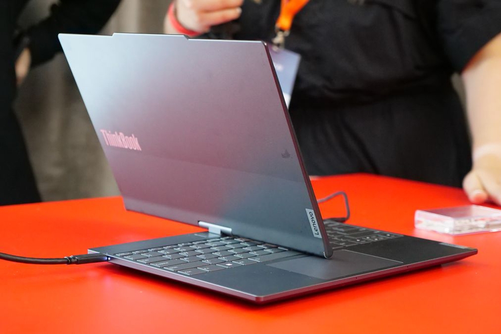 laptop lenovo moi xoay va dong man hinh bang khau lenh hinh anh 2