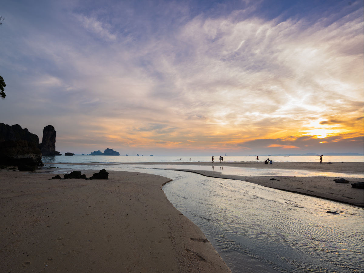 Nightlife in Ao Nang: A Guide to Live Music and Beach Bars