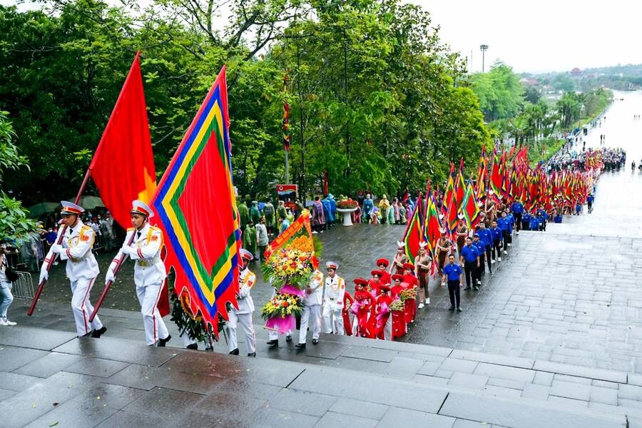 Hung Temple Festival - Intangible Cultural Heritage of Humanity recognized by UNESCO. Source: VinWonders