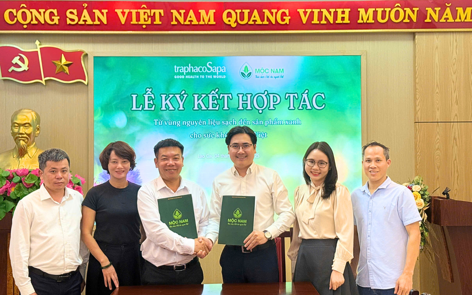 Moc-Nam-hop-tac-cung-TraphacoSapa