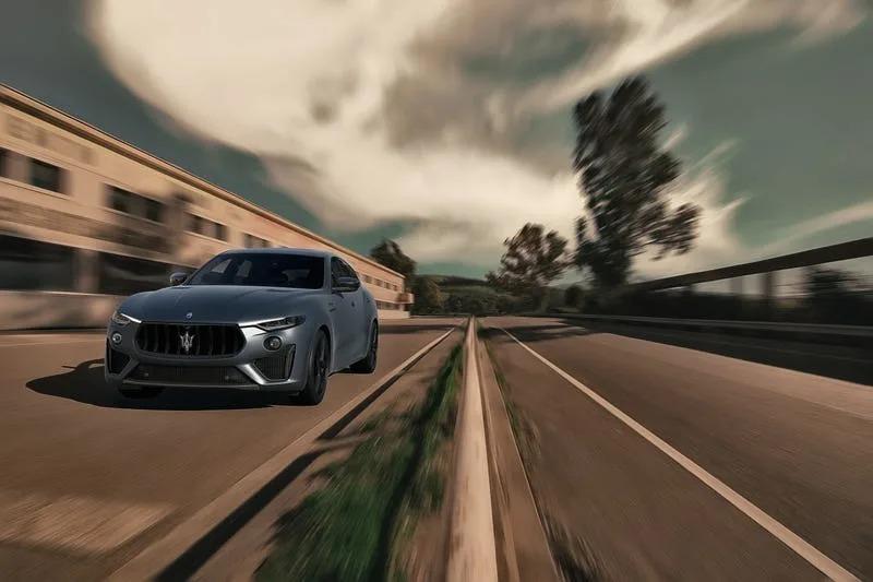 A car driving on a road

Description automatically generated