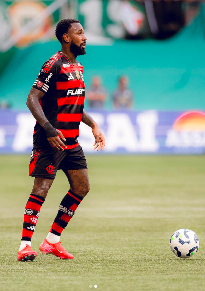 Gerson em campo pelo Flamengo