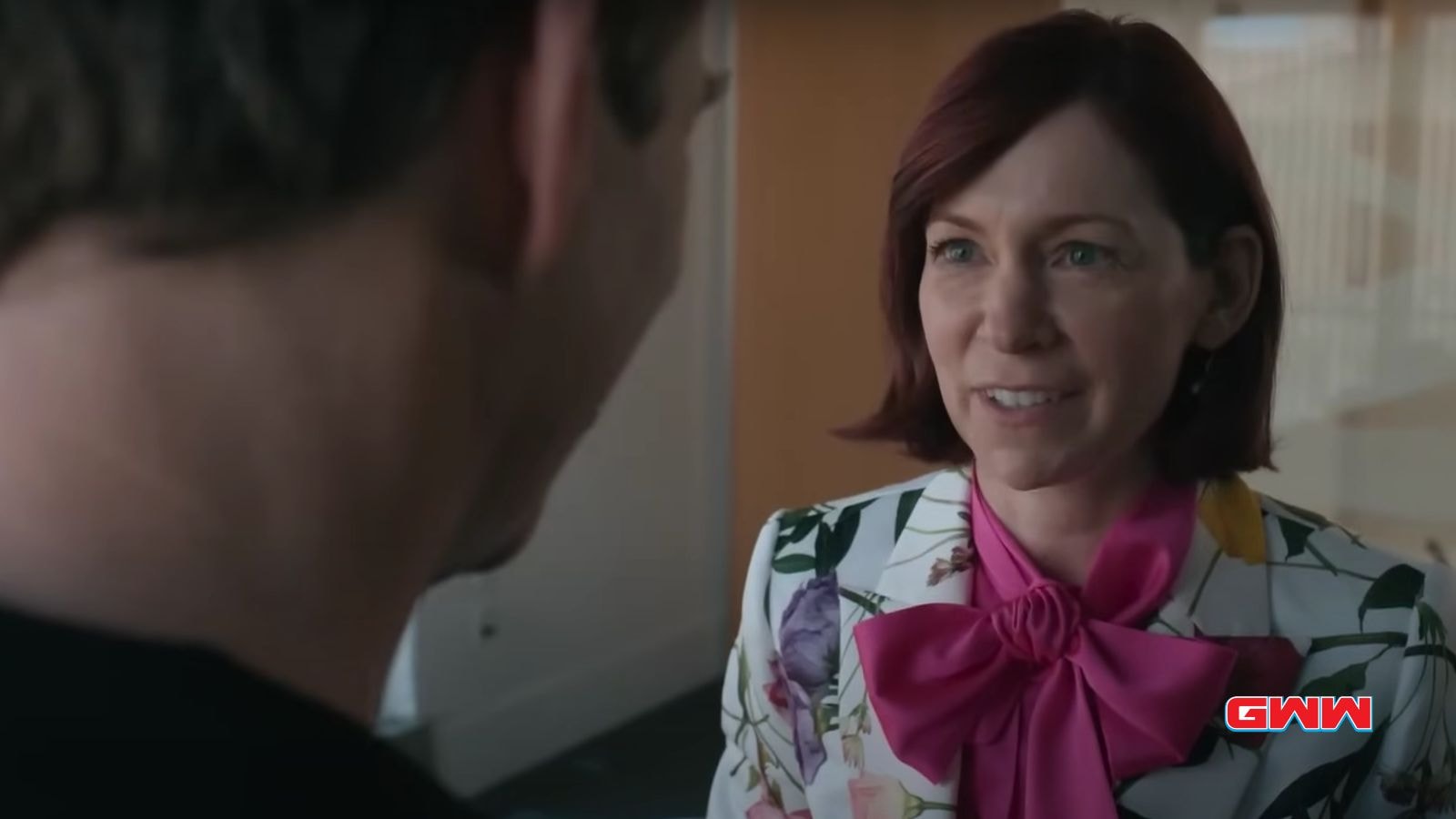 Carrie Preston as Elsbeth Tascioni talking to a man, Elsbeth Season 2