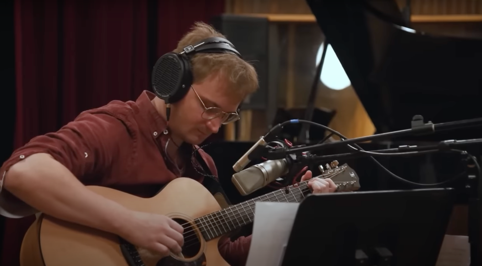 Lorient Testard entrain de composer la musique de Clair Obscur : Expédition 33
