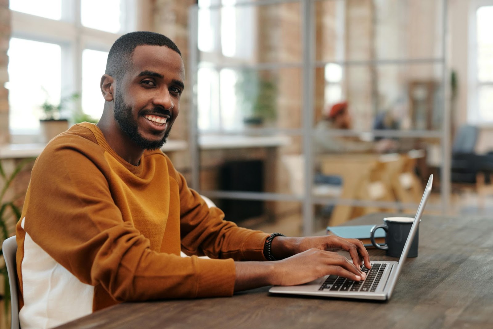 Image of a man on their laptop: WordPress ai builder automatic content