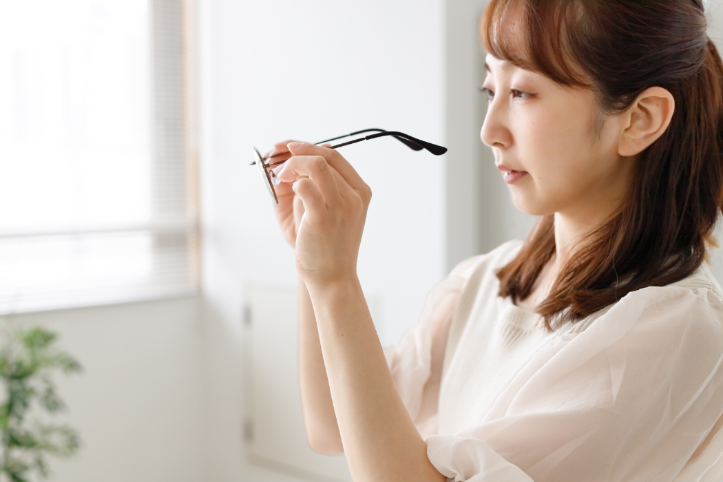 メガネをフィッティング調整しないとどうなるのか？