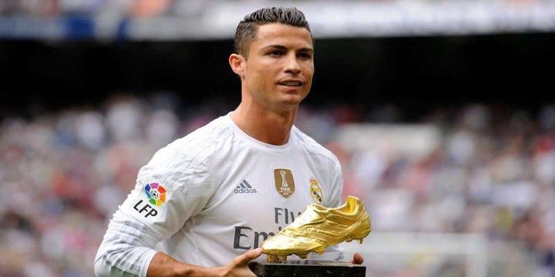 Cristiano Ronaldo kiếm được hàng chục triệu USD mỗi năm nhờ sự nổi tiếng trên mạng xã hội