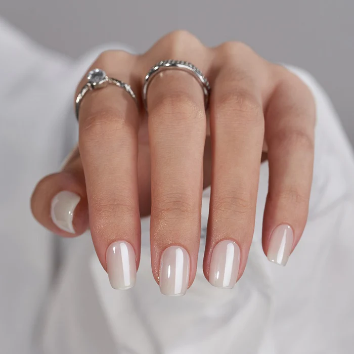 Nautical Navy and White for Vacation Nail Inspo