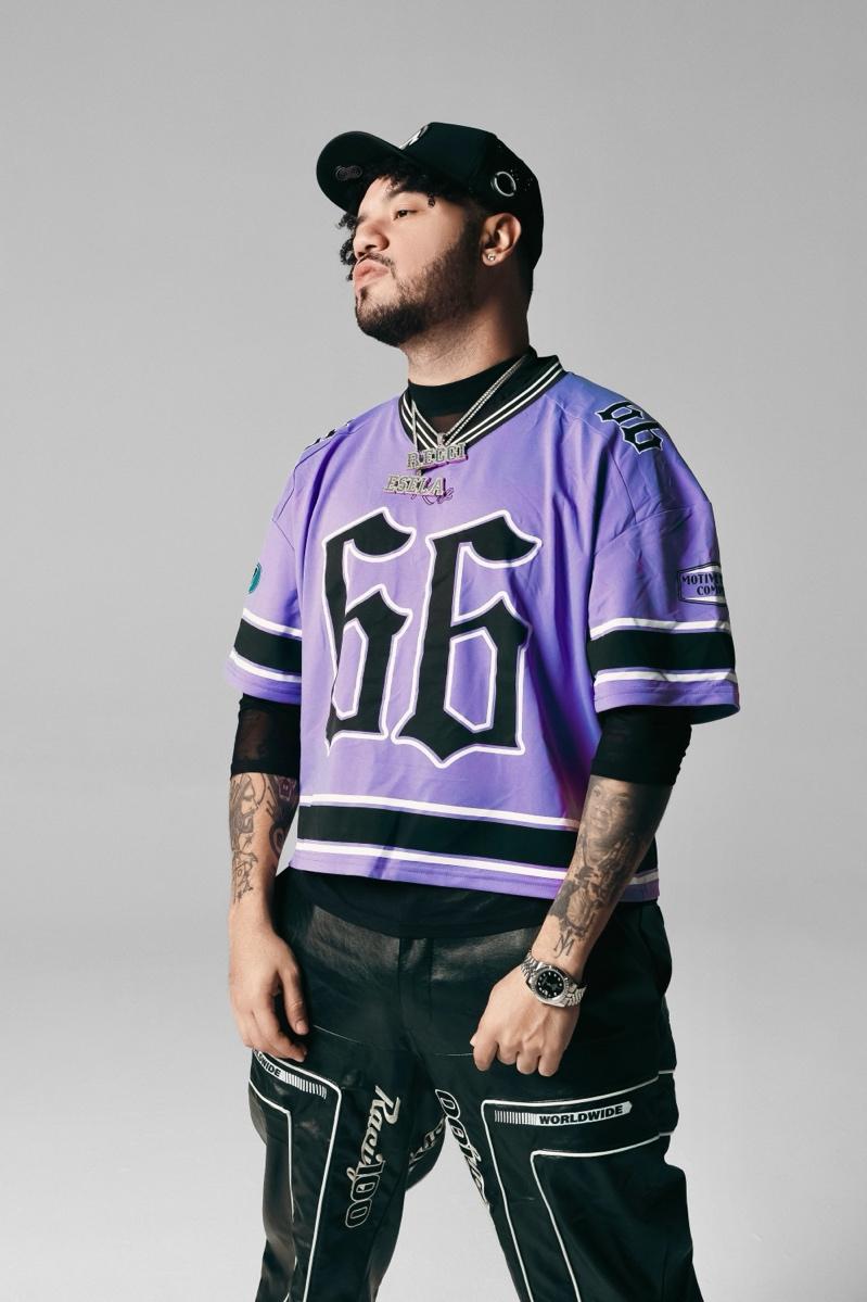 A person in a purple jersey

AI-generated content may be incorrect.