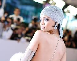 Imagen de Rihanna in a transparent Stella McCartney dress at the 2014 CFDA Fashion Awards