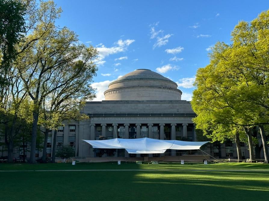 草の上にいろいろな建物

AI 生成コンテンツは誤りを含む可能性があります。