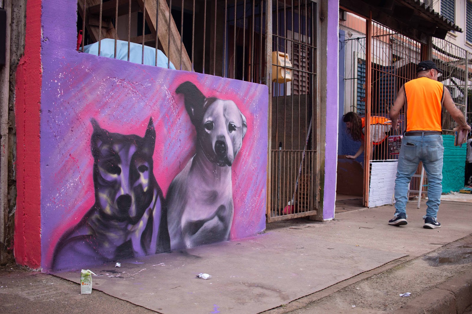 Projeto Paredes com Propsito realiza pinturas em casas afetadas pela enchente no RS