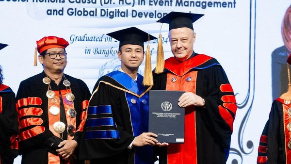 gelar doktor honoris causa