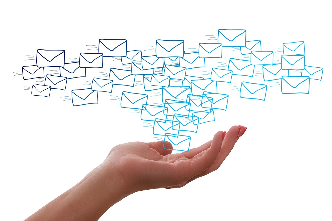 Image by Gerd Altmann from Pixabay https://pixabay.com/photos/e-mail-mail-contact-letter-hand-3597088/ 