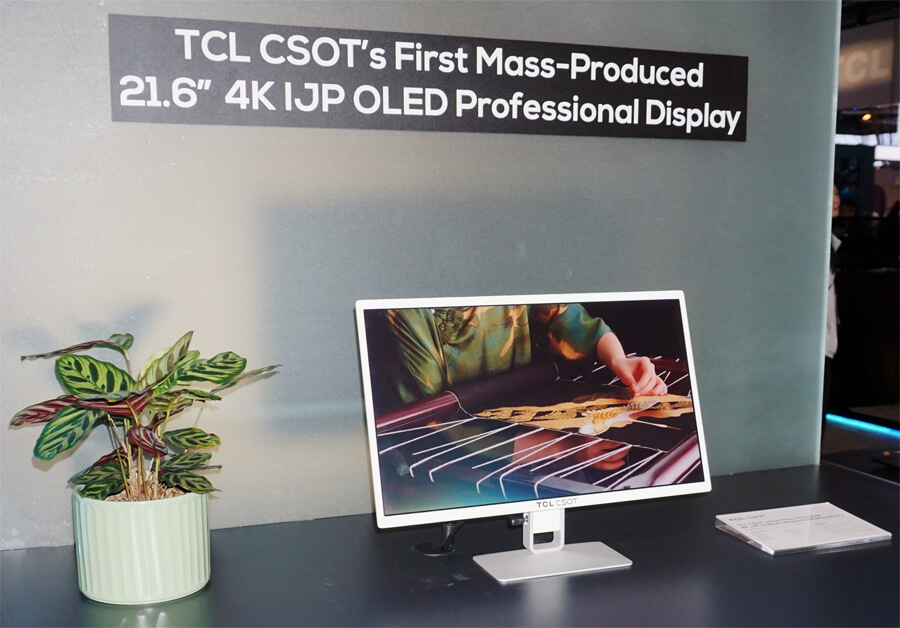 TCL/CSOT 21.6-inch 4K UHD OLED Display - CES 2025