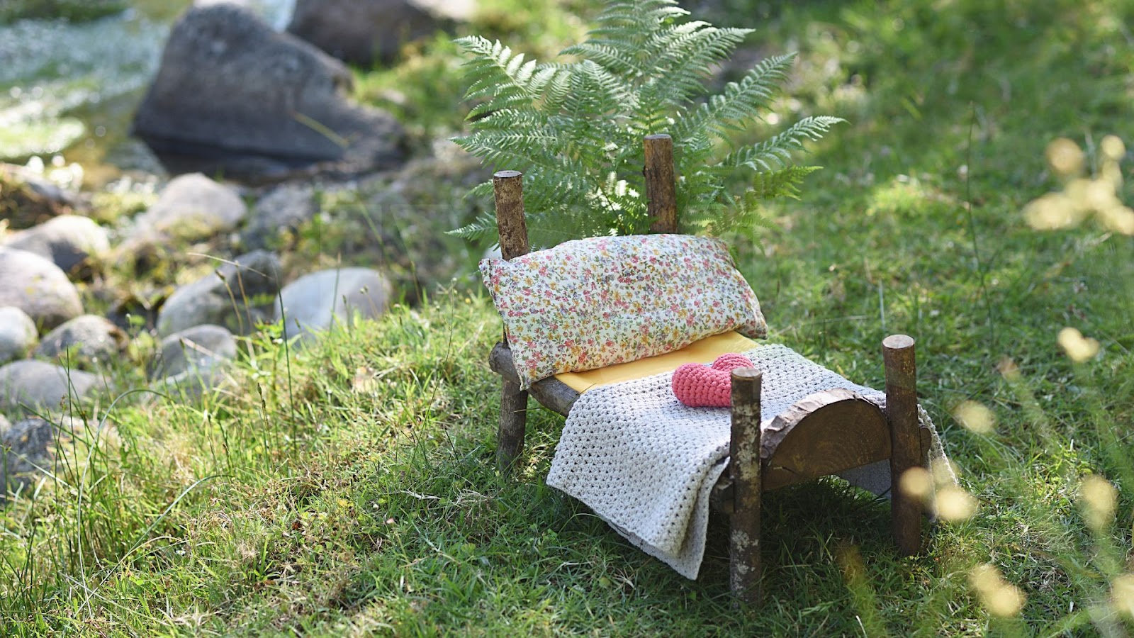 outdoor newborn photography images 3