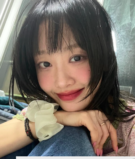 This contians an image of LOONA's Yves
