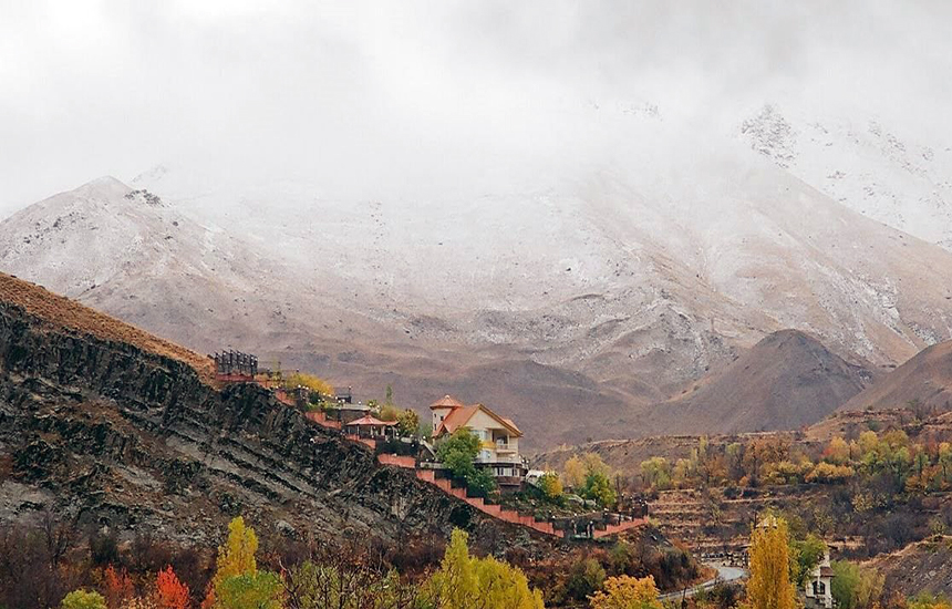 طبیعت پاییزی روستای «دره‌سر» کرج، در نزدیکی آبشار هفت‌چشمه