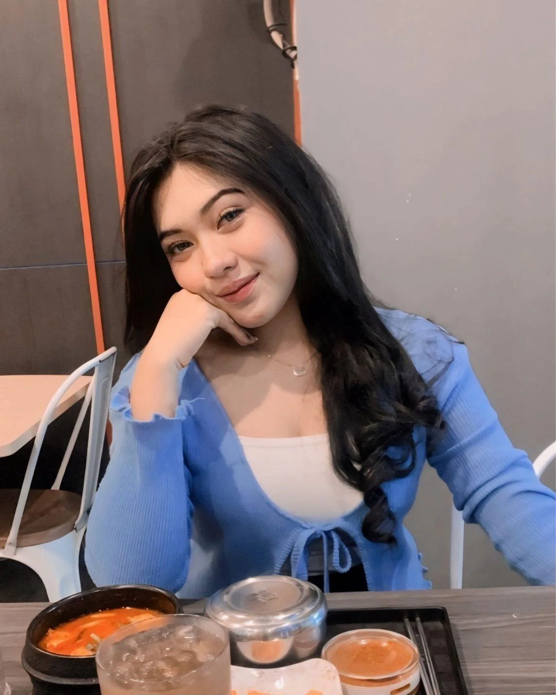Gadis Manis Membawa Kehangatan dalam Setiap Senyum, gadis manis, senyum hangat, cewek imut