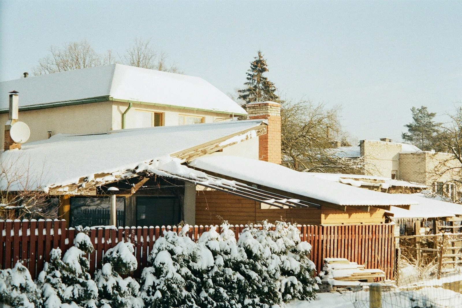 How To Remove Snow From Roof in Ontario, Canada?