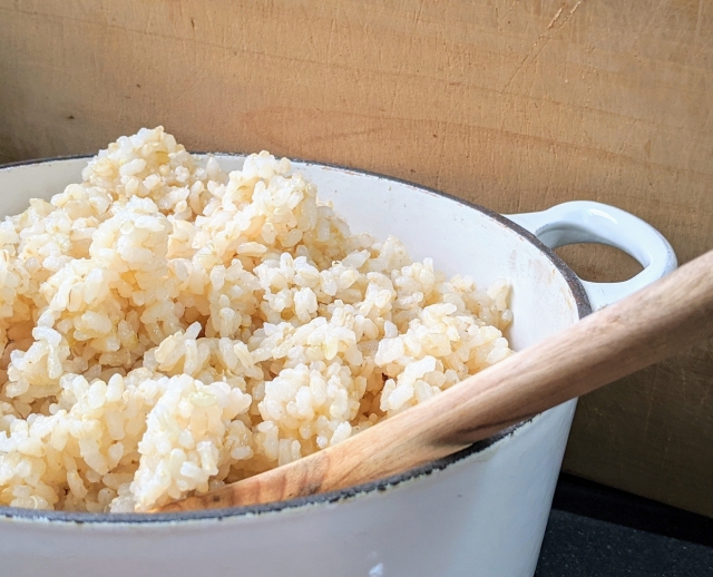 食品同士が直接触れないように保存する