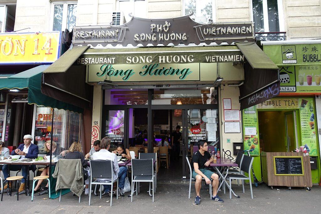 https://diendantheky.net/wp-content/uploads/2024/12/Song_Huong_129_Avenue_de_Choisy_75013_Paris_France_July_2016-1024x682.jpg