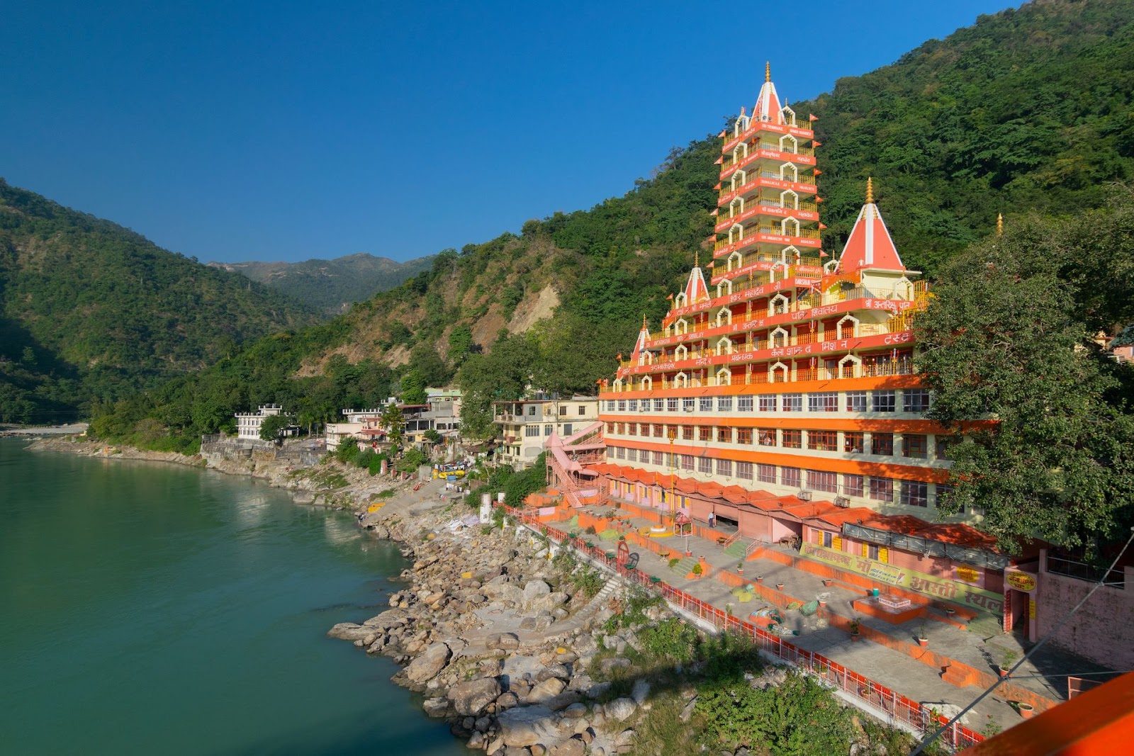 yoga school in rishikesh