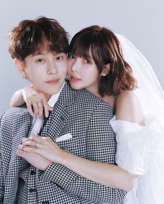 A photo of  Hyuna and Yong Junhyung on their wedding day