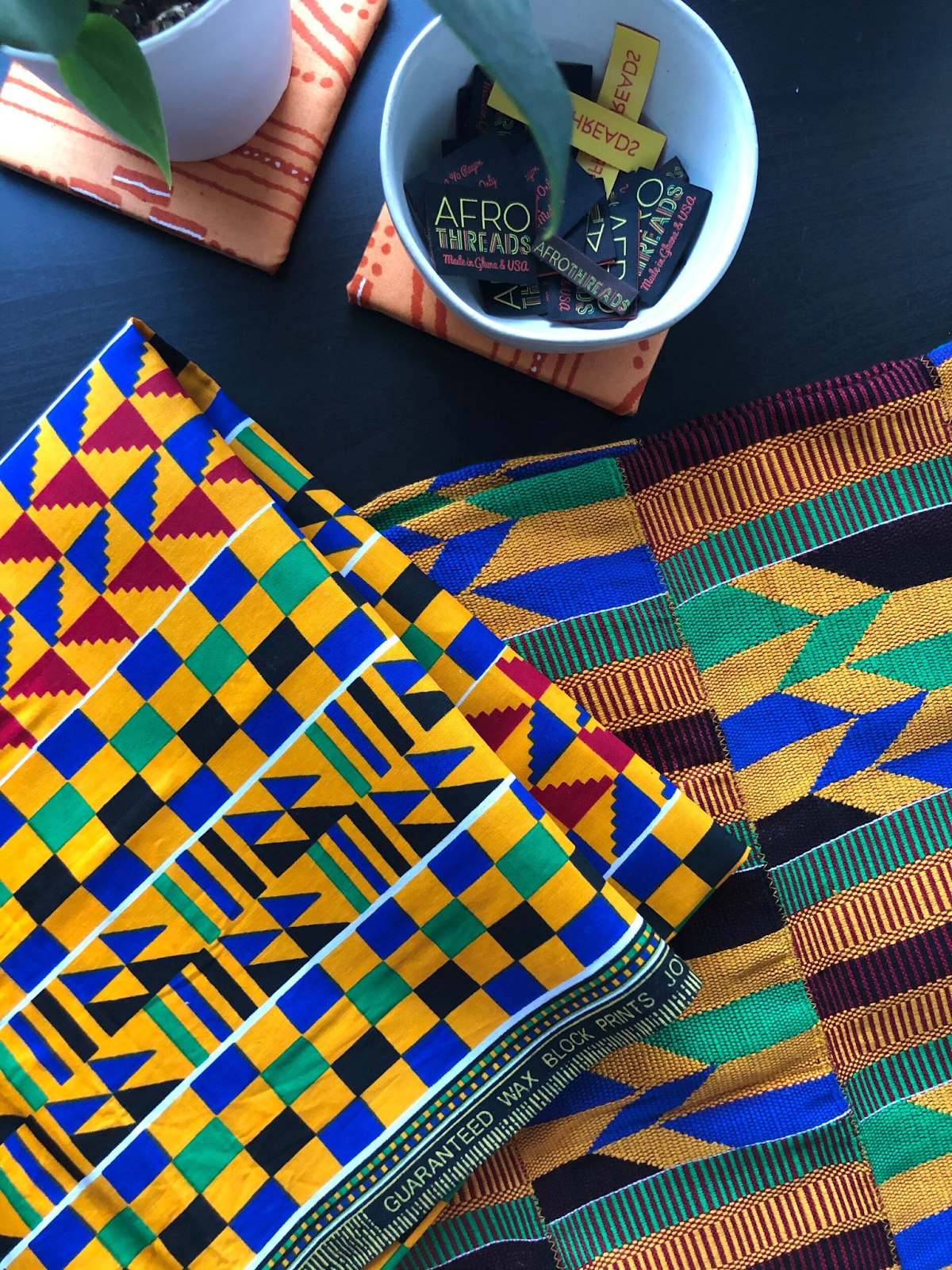 Machine printed kente (on top) vs handwoven bonwire kente (beneath). Credit: Pinterest