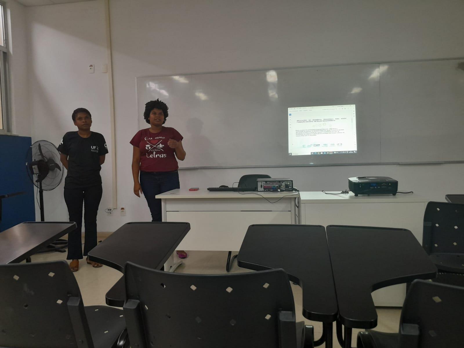 Residentes do PRP em atuação na turma da EJA noturno no Colégio Estadual Santa Bernadete