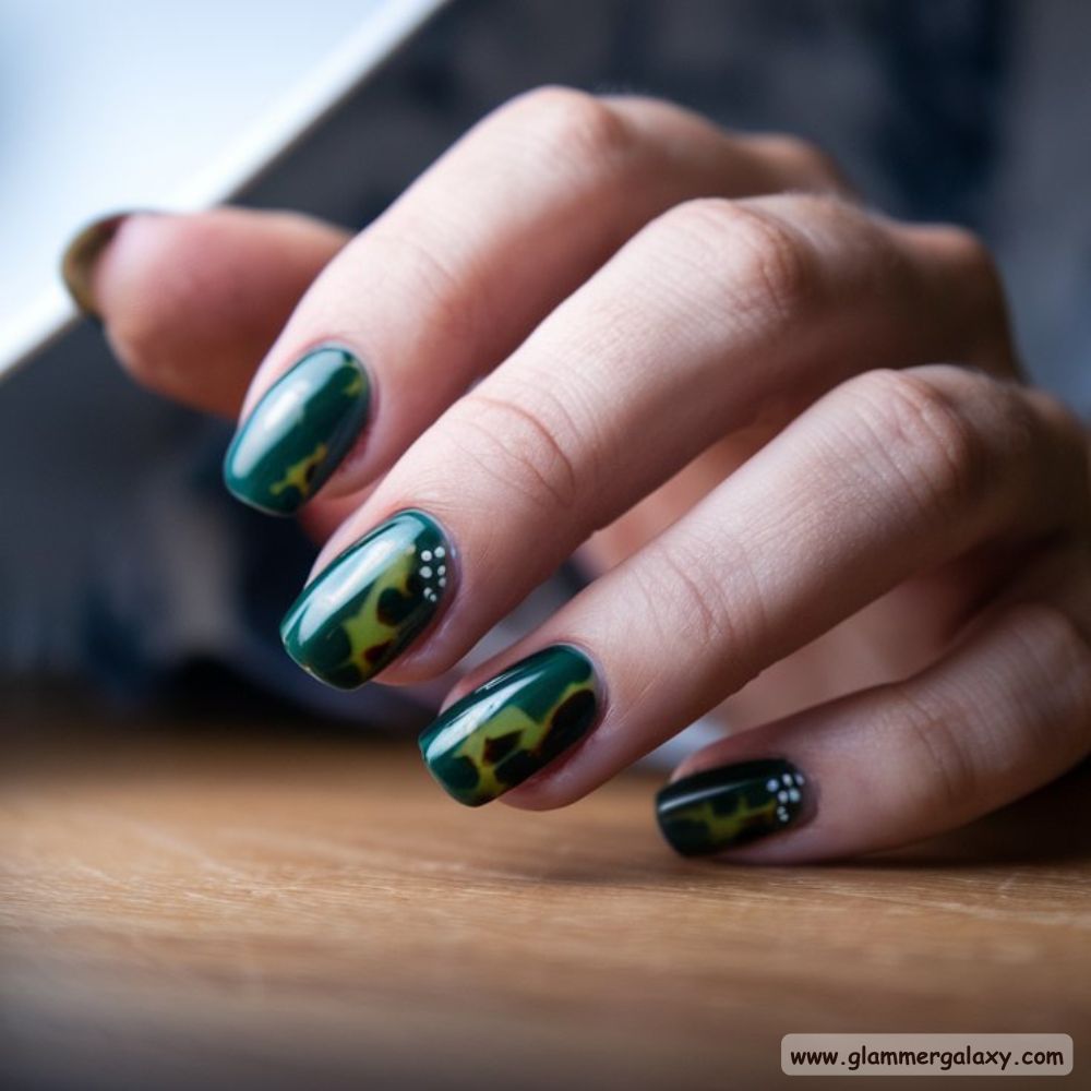 Winter and Fall Dark Green Nails having Vintage Vibes
