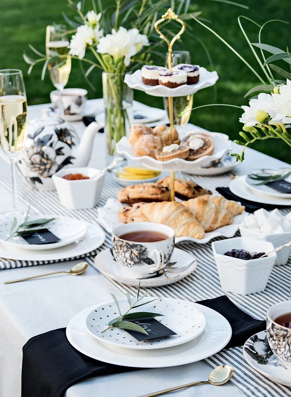 modern minimalist high school graduation party idea