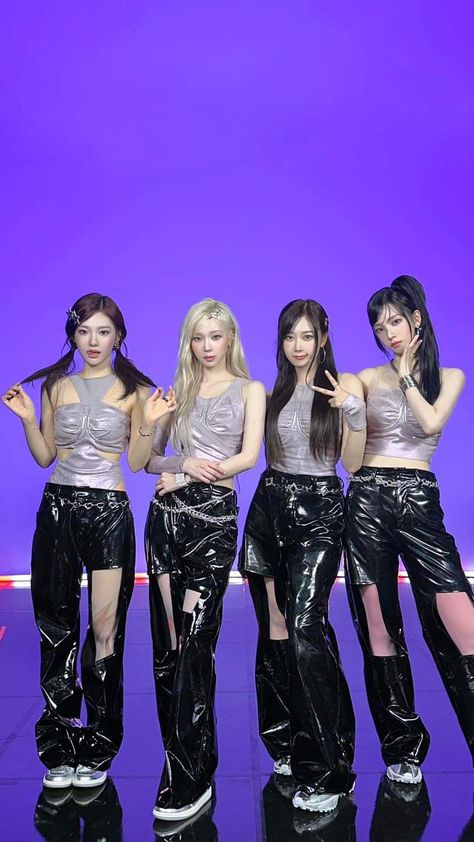 This contain aespa are wearing shiny black pants and silver tops