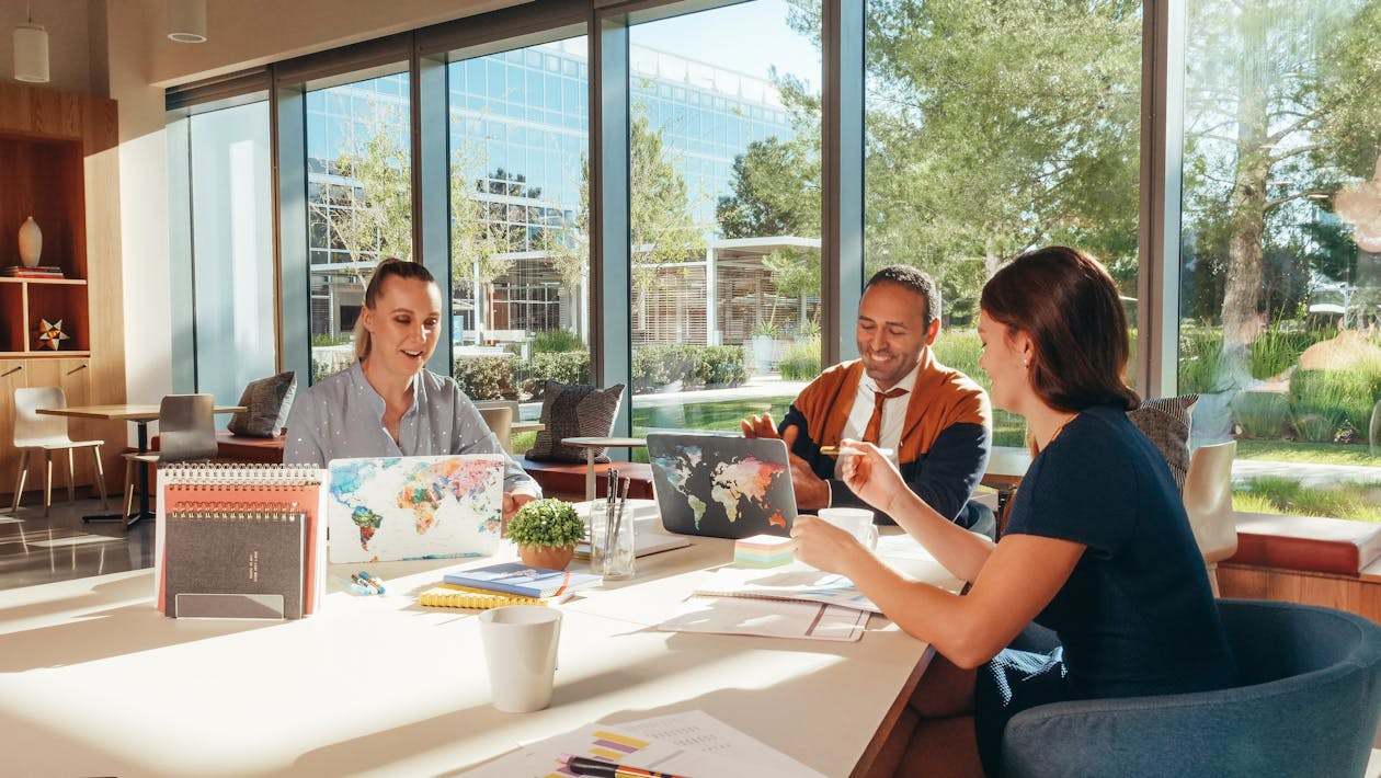Employees collaborating using coaching and mentorship training methods