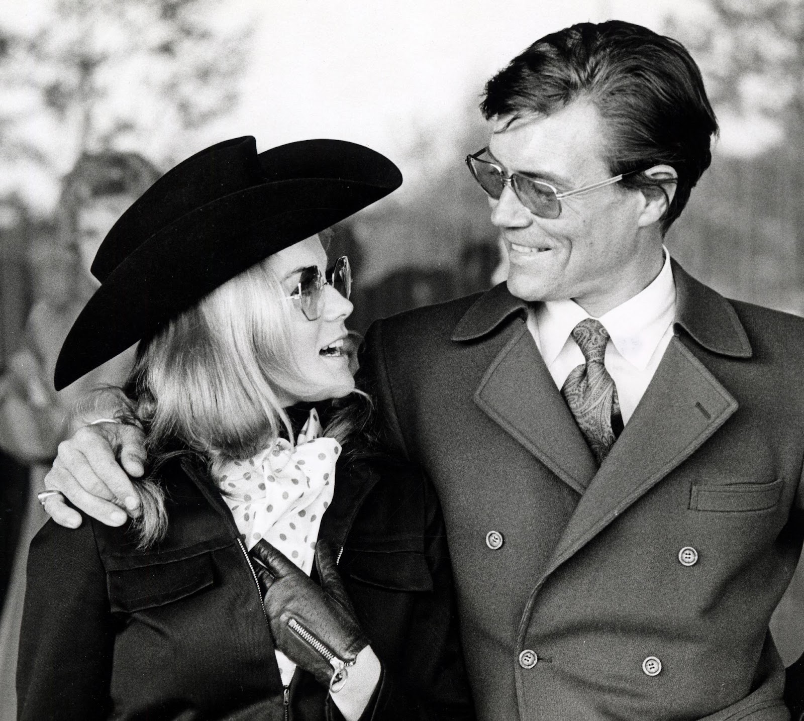 The "Bye Bye Birdie" star and Roger Smith photographed at John F. Kennedy International Airport on May 11, 1969, in New York. | Source: Getty Images