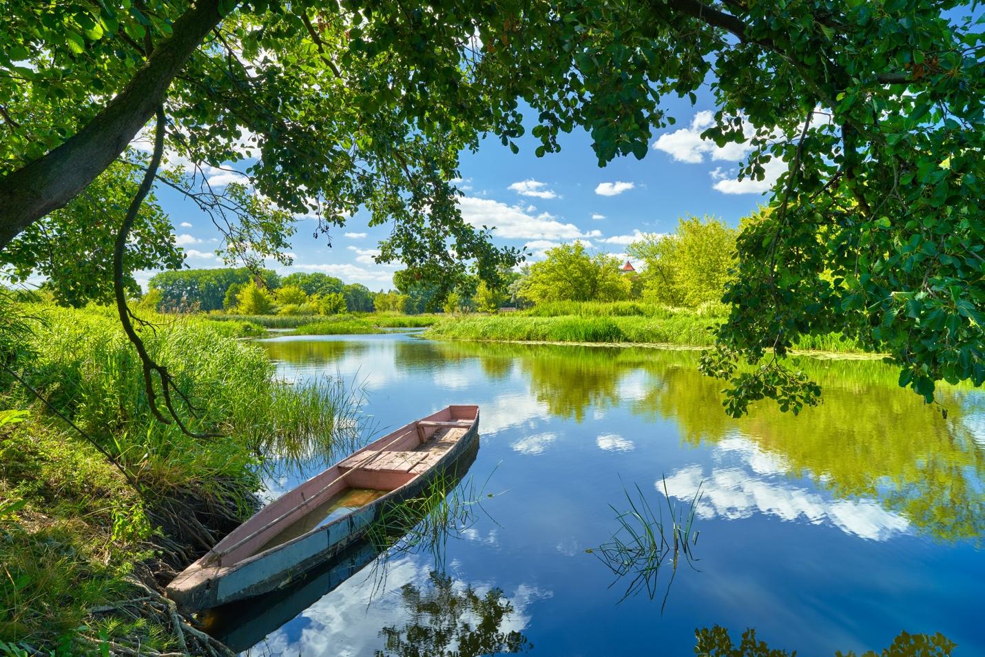 A boat on a river

Description automatically generated