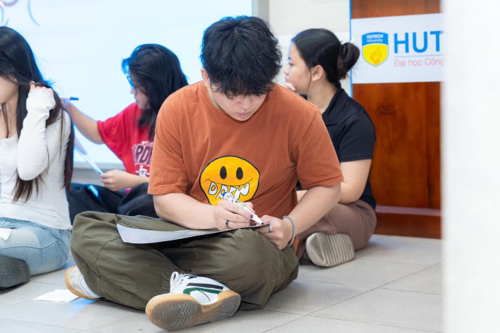 Nguyen Thi Thuy Kieu Crowned Champion of HUTECH Guru 2024 25