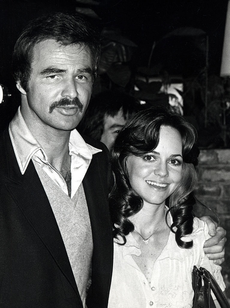 Burt Reynolds et Sally Field lors de l'apparition de Bert Reynolds et Sally Field au restaurant Steak Pit - 15 mars 1978 au restaurant Steak Pit à Los Angeles, Californie, États-Unis.