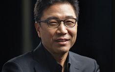 this is a picture of Lee Soo Man