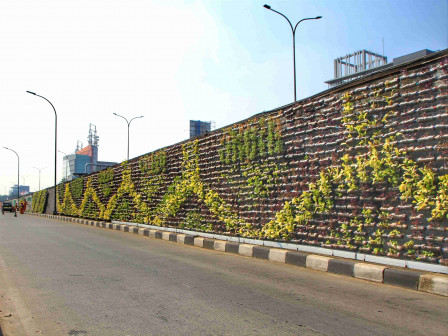 Urban farming&nbsp;metode&nbsp;wall gardening&nbsp;di Jalan T. B. Simatupang, Jakarta Selatan. Sumber:&nbsp;Berita Jakarta