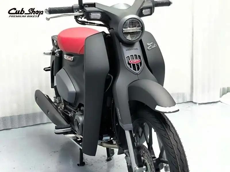 Màu sắc cực kỳ sang trọng của mẫu Super Cub C125 đen nhám